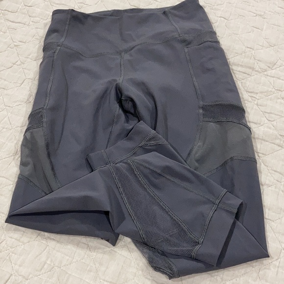 Lululemon mesh in motion  crop leggings - Picture 4 of 8